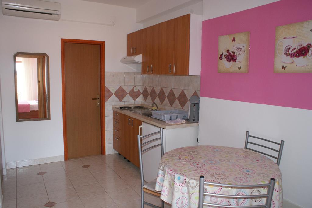 Apartments Vodopija 300M To The Beach スベティ・フィリップ・イ・ヤコブ エクステリア 写真
